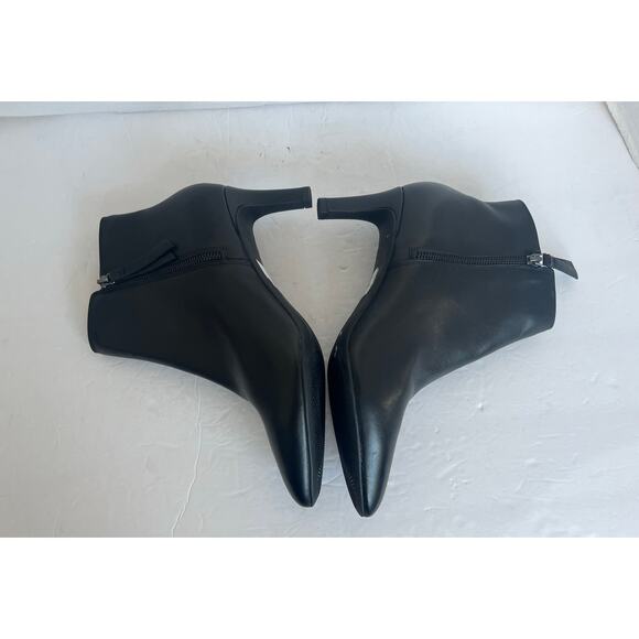 Clark’s Artisan Calla Blossom Black Leather Pointy Toe Low Heel Ankle Boots 10M - Picture 6 of 12